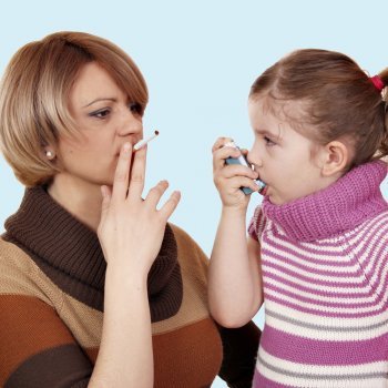 Cuando vas en coche con tus hijos, ¿fumas?