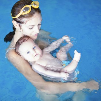 Matronatación: ¡mamás y bebés al agua!