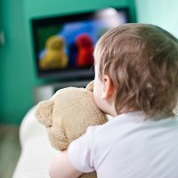 Cuánto tiempo pueden ver la televisión los niños