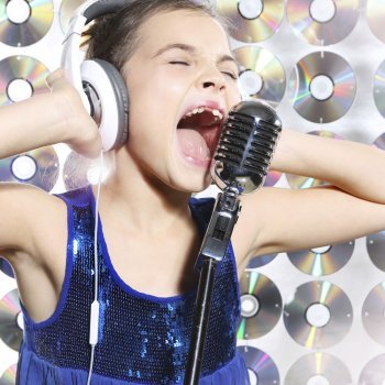 El canto alimenta el cerebro de los niños