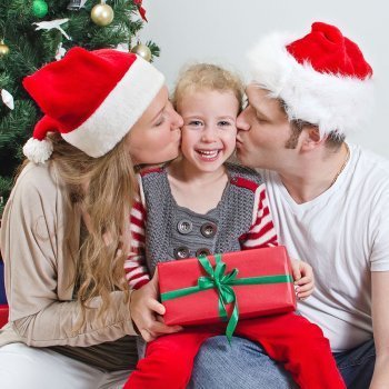 Regala besos a los niños en Navidad