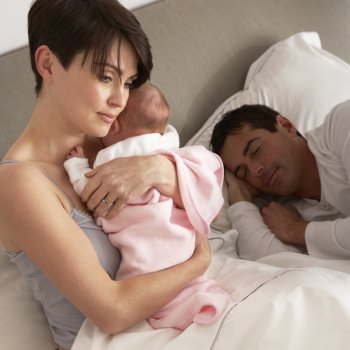 Quién se despierta antes por el llanto de su bebé