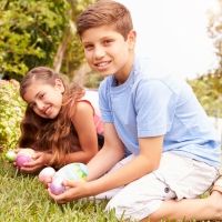 El juego de los huevos de Pascua para los niños