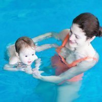 Cómo proteger y cuidar a tu bebé en la piscina