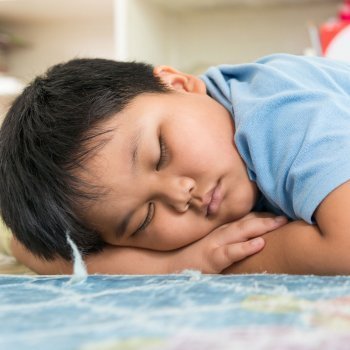 La falta de sueño puede causar obesidad en los niños