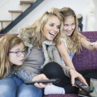 Hay que enseñar a los niños a ver la televisión