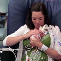 La emocionante lucha de un bebé prematuro por sobrevivir