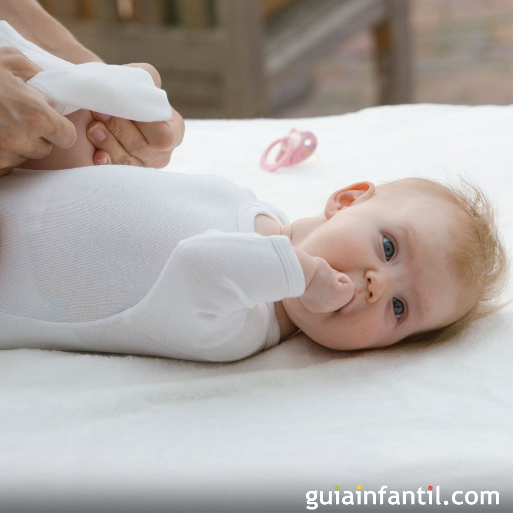 Bebé Lindo Ropa Rayada Que Lleva De 1 Año Y Colocación En Imagen