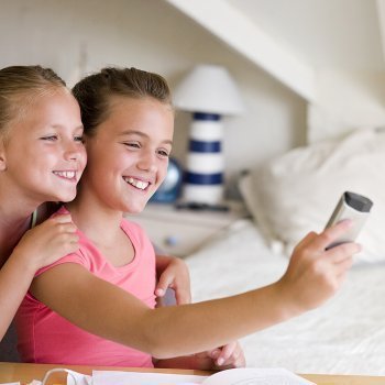 La práctica del 'selfie' aumenta el contagio de piojos