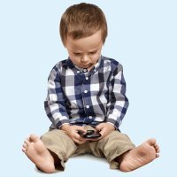Niños más jorobados gracias a los smartphone