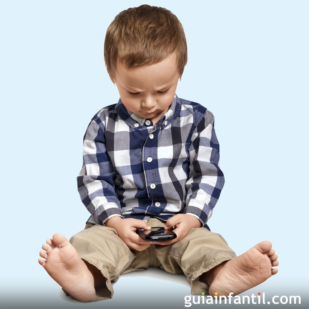 Niños más jorobados gracias a los smartphone