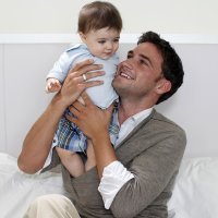 La reacción de los bebés cuando sus papás llegan a casa