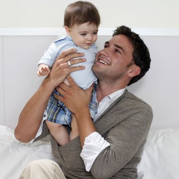 La reacción de los bebés cuando sus papás llegan a casa