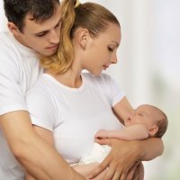 Cómo se coge a un bebé recién nacido