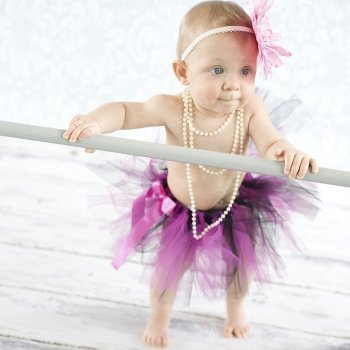 Bebé coreógrafo es copiado e imitado por bailarines