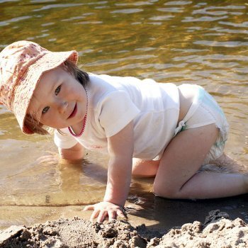La difícil relación de mi bebé con la arena de la playa
