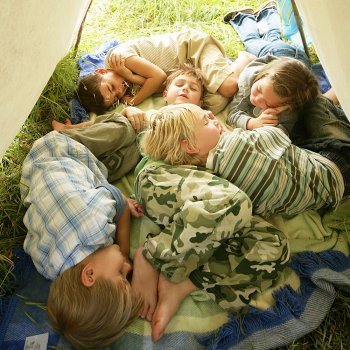 La primera vez que el niño duerme fuera de casa
