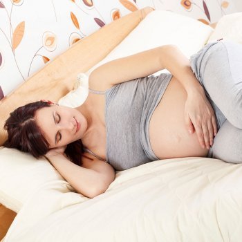 El movimiento de unos gemelos en el vientre de su madre