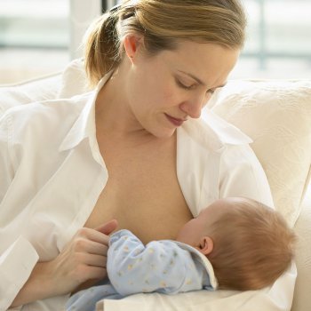 Un libro polémico sobre la lactancia materna