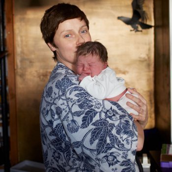 Las primeras fotos de madres con sus bebés en casa