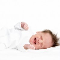 Por qué no hay que dejar llorar a los bebés
