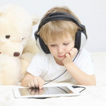 Calmar a los niños con el móvil o tablet ¿Qué riesgos tiene? - CogniFit  Blog: Brain Health News