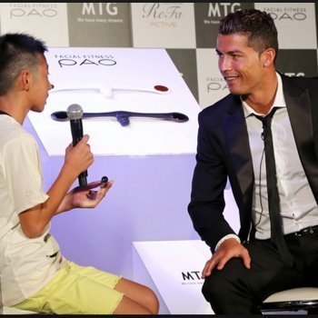 Cristiano Ronaldo defiende a un niño de las burlas