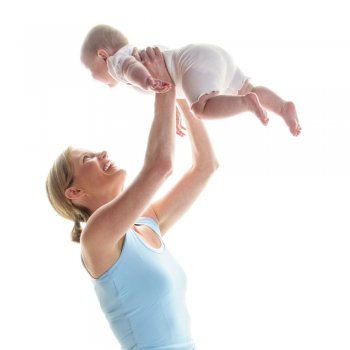 Yoga extremo para bebés. El vídeo que indigna a todos los padres