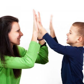 El peligro de hacer demasiados elogios a los hijos