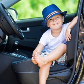 El peligro de dejar al niño dentro del coche en verano