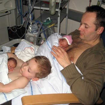 Los bebés prematuros tienen que estar con sus padres