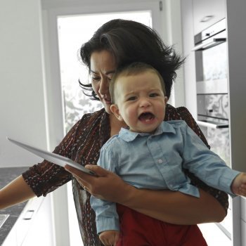 Tu adicción al móvil hace que tu hijo se sienta ignorado