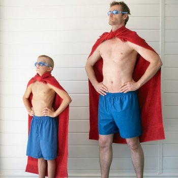 Papás superhéroes que lo hacen todo por sus hijos
