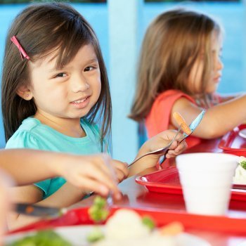 Cuando el niño come mal en el comedor del colegio