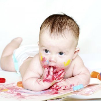 Cuidado con la pintura de dedos que utiliza tu hijo