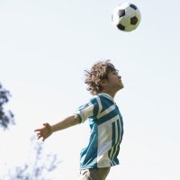 Prohíben a los niños de Estados Unidos cabecear la pelota en el fútbol