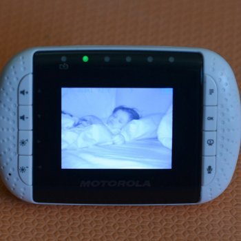 ¿Por qué pueden ser inseguras las cámaras para bebés?