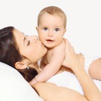 Abraza y besa a tu bebé, es más que saludable