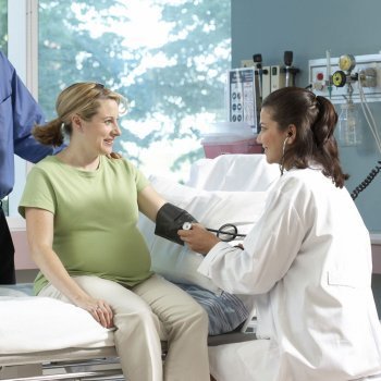 El cáncer en el embarazo puede tratarse con quimioterapia