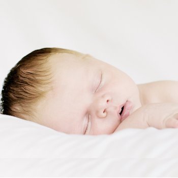 Los bebés pueden aprender a dormir desde el primer día