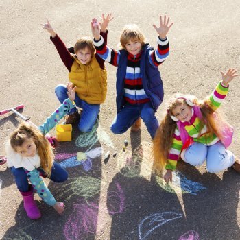 Jugar en la calle, lo mejor del verano para los niños
