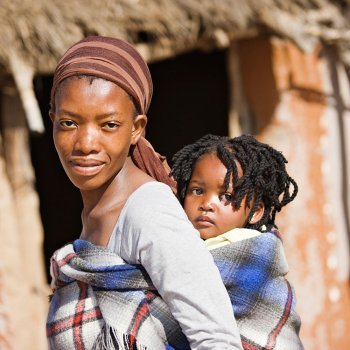 Embarazo, parto y maternidad en el corazón de África