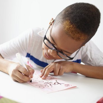 Cómo la escritura puede corregir un mal comportamiento de los niños