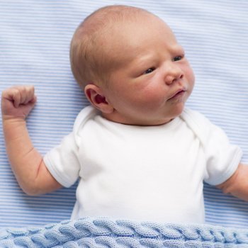 Los bebés no deben estar mucho tiempo boca arriba