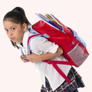 Más ejercicio y menos peso para la espalda de los niños