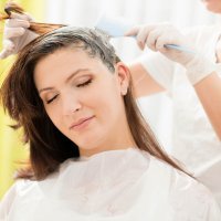 Estoy embarazada. ¿Puedo teñir mi pelo?