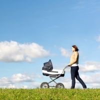 Cómo llevar de paseo a un bebé en carrito