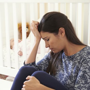 Mujeres que se sienten tristes tras el parto. ¿Es normal?