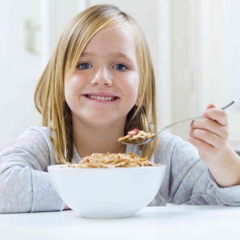 Los beneficios de los cereales integrales para niños