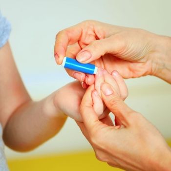 Unos 370.000 bebés nacen con sida cada año